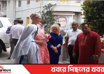 টাঙ্গাইল মির্জাপুরে ৪ দেশের রাষ্ট্রদূত রণদা প্রসাদ সাহা’র দুর্গাপূজা মণ্ডপ পরিদর্শন