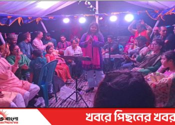 টাঙ্গাইল যমুনা নদীতে নৌকায় গানের আড্ডায় মেতেছিল বাউলিয়ানা শিল্পীগোষ্ঠী