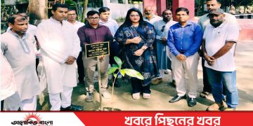টাঙ্গাইল পৌরউদ্যানে বিলুপ্তপ্রায় মহুয়া গাছের চারা রোপণ করলেন- জেলা প্রশাসক শরীফা হক