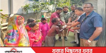 শারীরিক প্রতিবন্ধী গোপালকে সাহায্যের হাত বাড়ালেন ‘দৈনিক খবর সংযোগ’-এর সম্পাদক