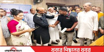 টাঙ্গাইলে ৫৩ পূজামণ্ডপে জেলা পরিষদের অর্থ  প্রদান